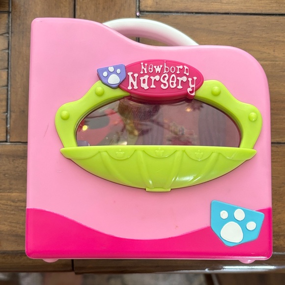 Hasbro Littlest Pet Shop Pink Newborn Nursery - Picture 1 of 5